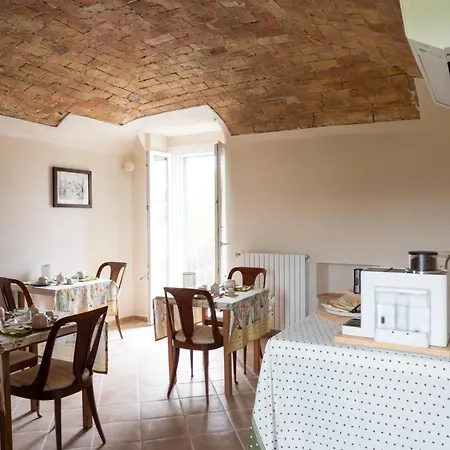 Acero Rosso 3* مونكالفو