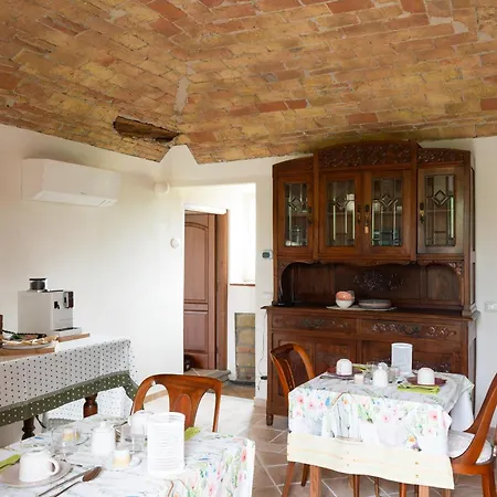 Acero Rosso 3* مونكالفو