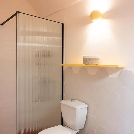 Acero Rosso 3* مونكالفو