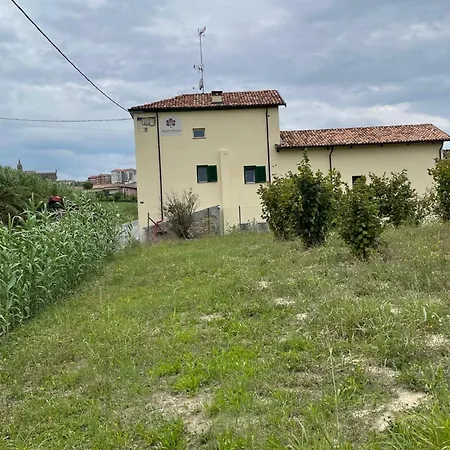 بيت ضيافة Acero Rosso 3*